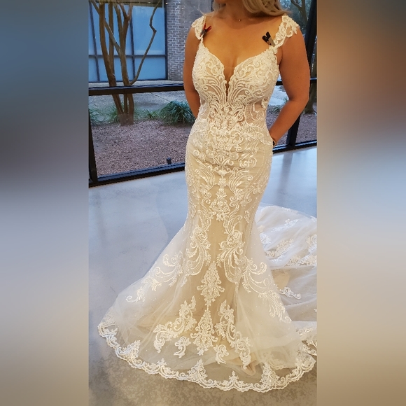 Essence of Australia Wedding Dress - Picture 5 of 10